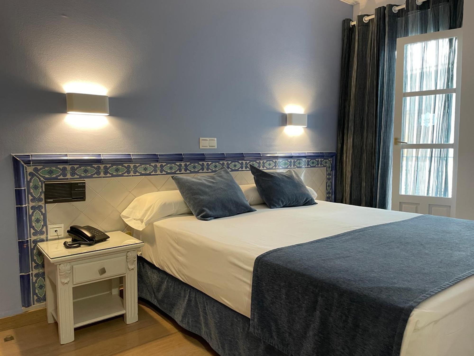Single Room,537418464:JPEG