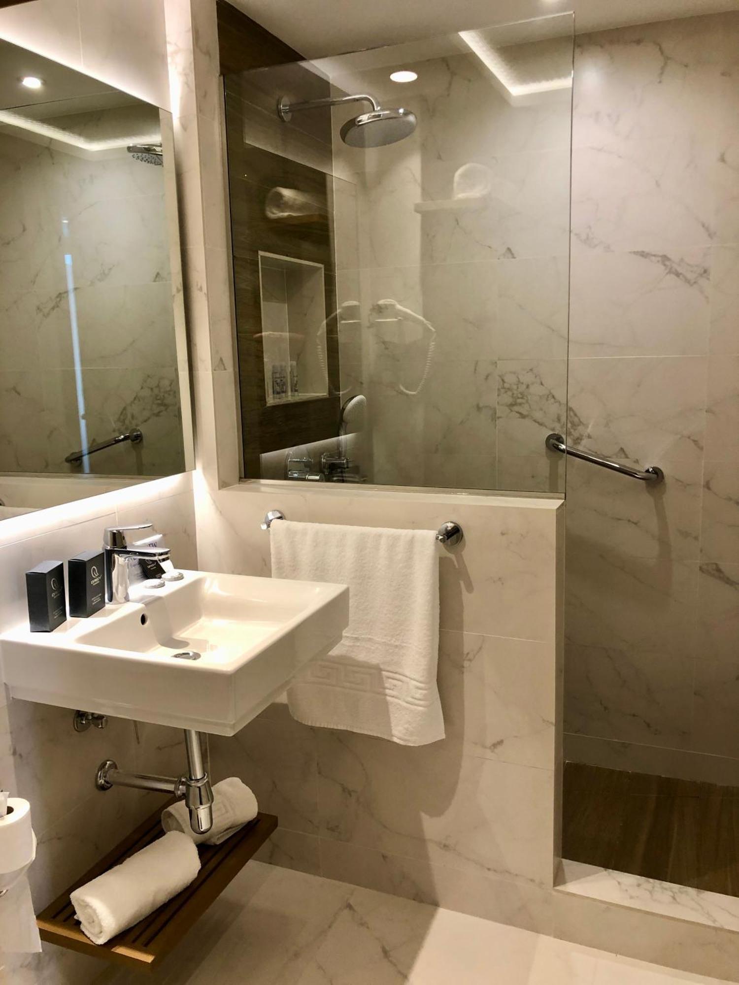 Habitación Doble (2 adultos + 1 niño)